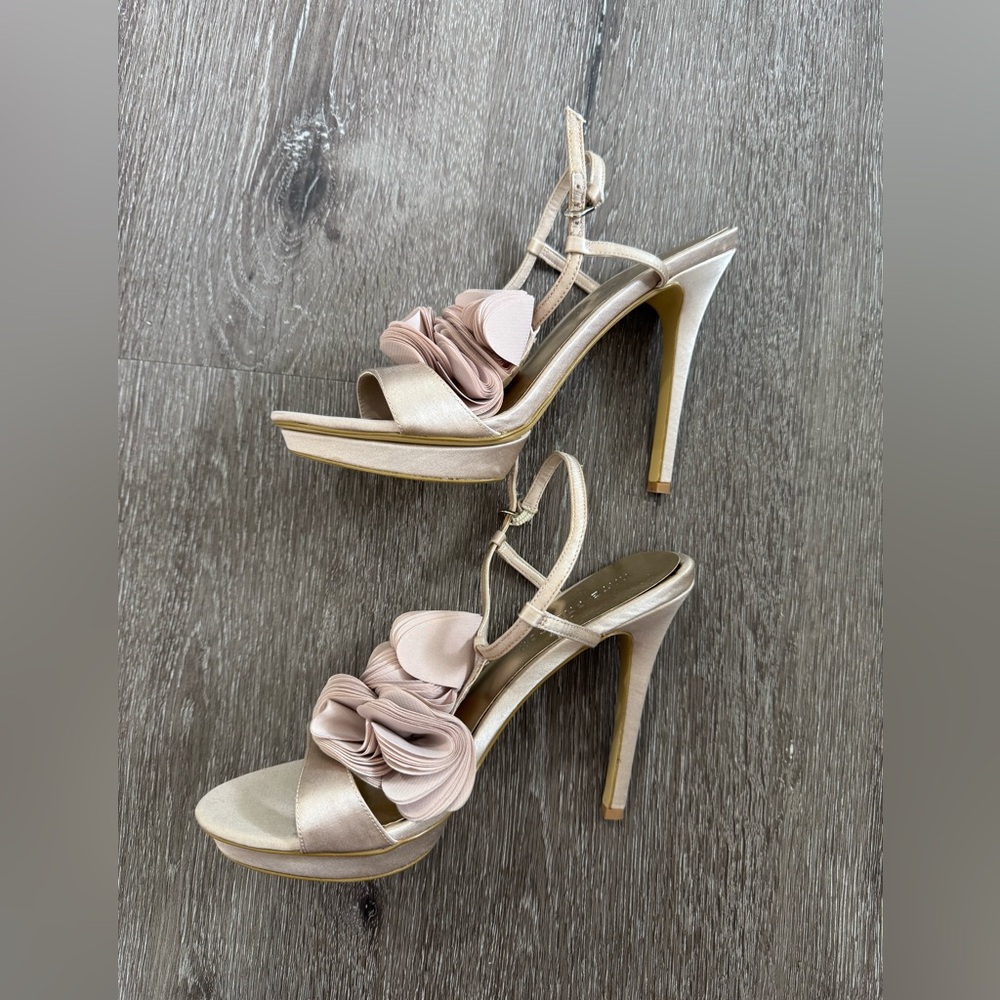 Never Worn Kate Preston Elegant Beige / Champagne Women's Floral Heels 7 1/2 - Picture 4 of 12